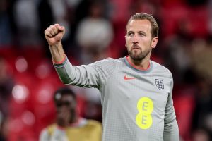 Dion Dublin thúc giục Man United chiêu mộ Harry Kane | OK9